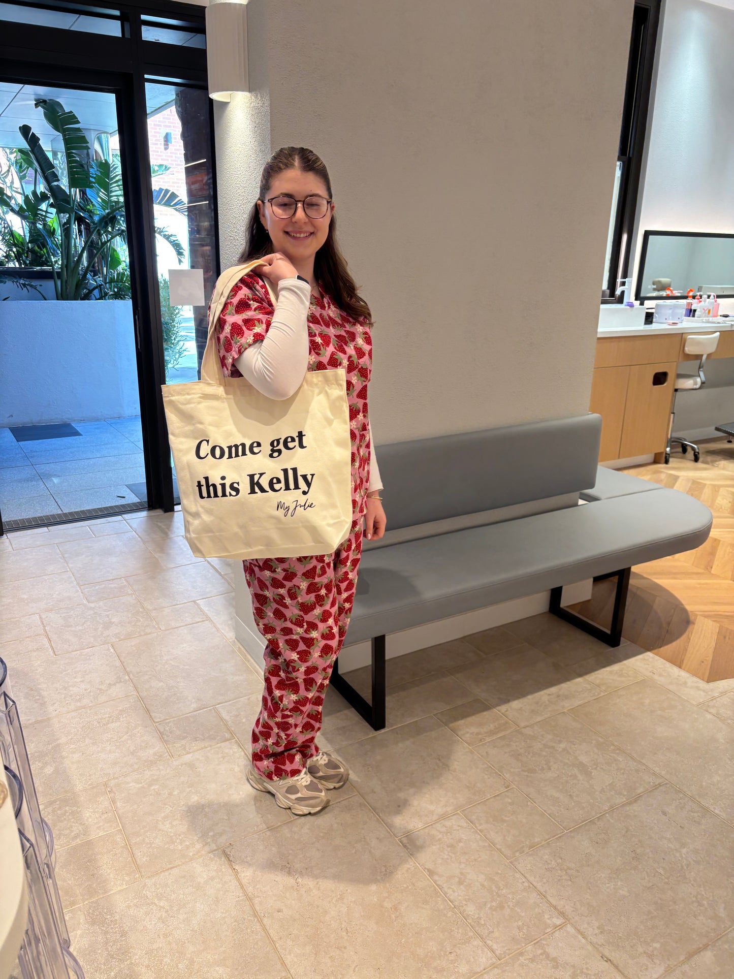 NEW - Come get this Kelly TOTE