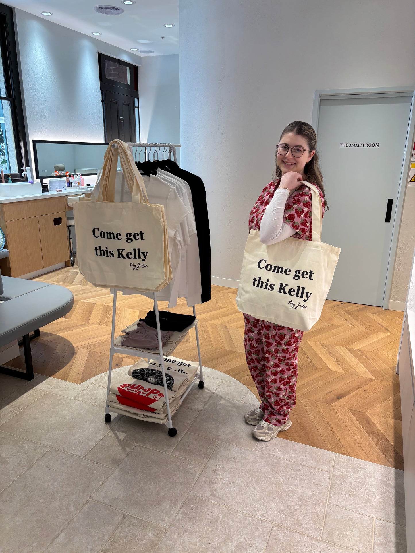 NEW - Come get this Kelly TOTE